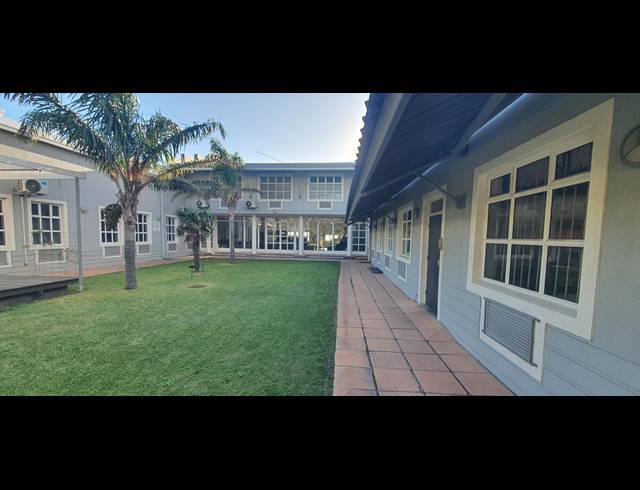 600M² RETAIL TO LET IN PAARDEN EILAND